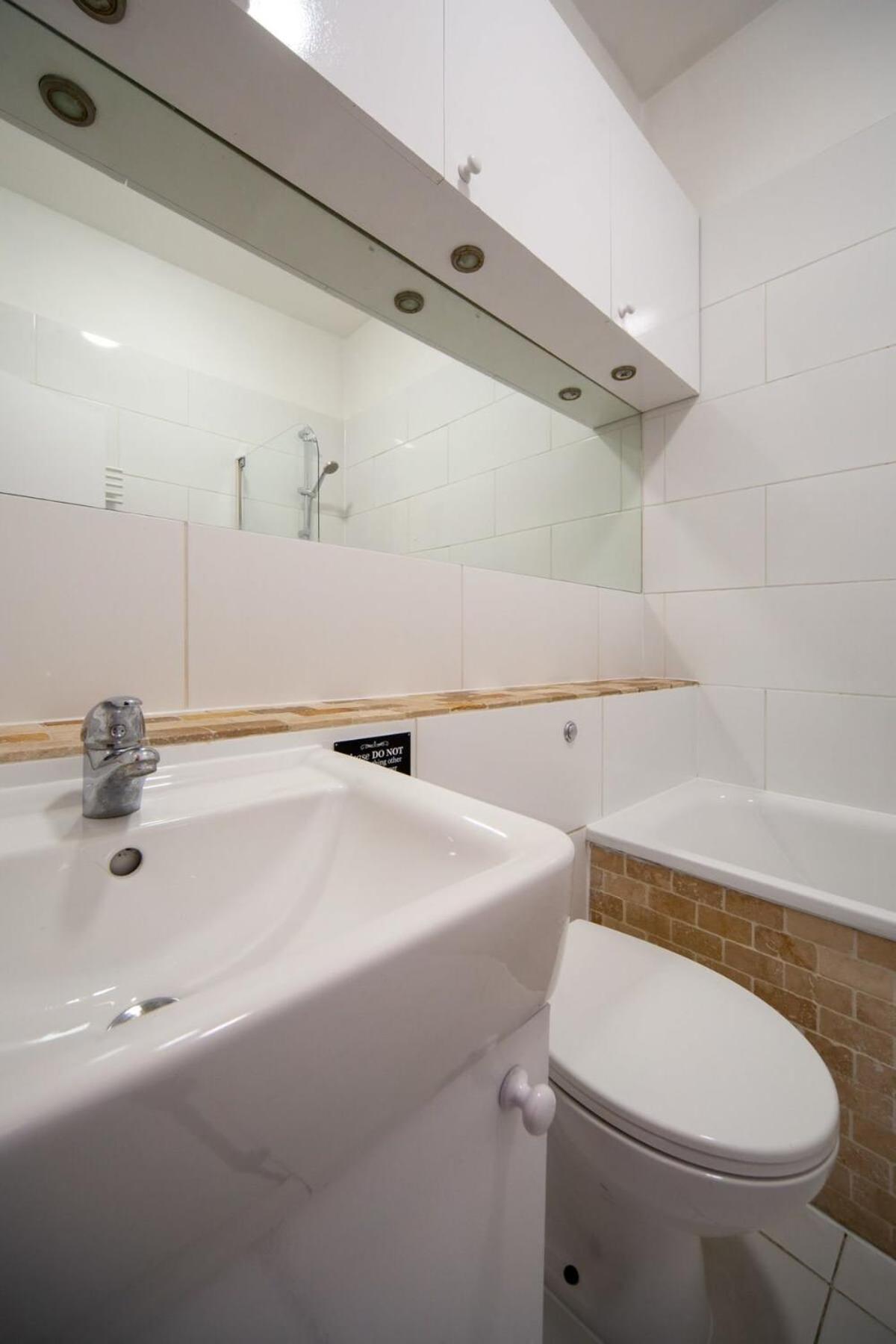 Lovely 2 Bedroom Apartment In Tooting London Exterior photo